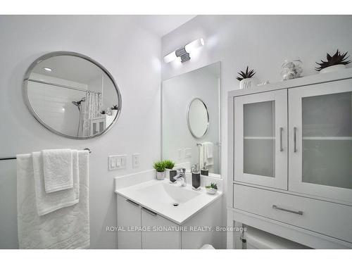 913-30 Shore Breeze Dr, Toronto, ON - Indoor Photo Showing Bathroom