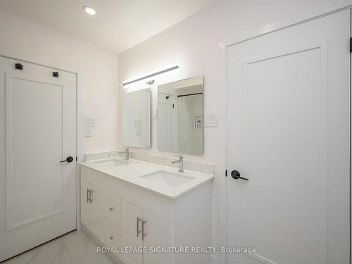 54 Moxley Dr, Hamilton, ON - Indoor Photo Showing Bathroom