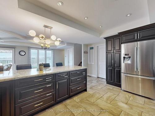 992 Irvine Rd, Niagara-On-The-Lake, ON - Indoor Photo Showing Kitchen With Upgraded Kitchen