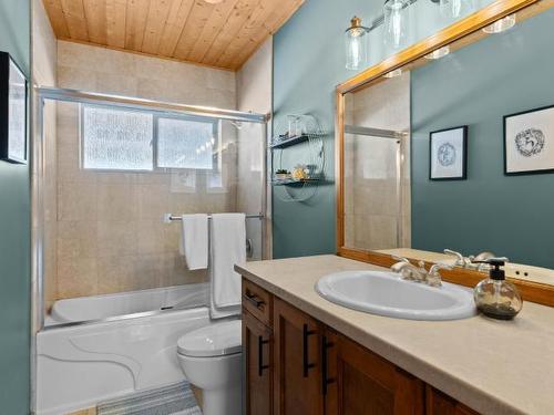 2431 Fairways Drive, Sun Peaks, BC - Indoor Photo Showing Bathroom