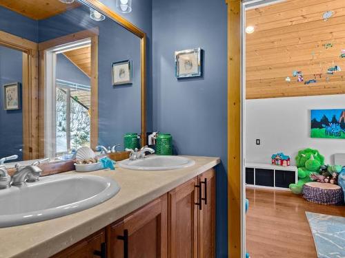 2431 Fairways Drive, Sun Peaks, BC - Indoor Photo Showing Bathroom