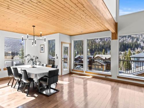2431 Fairways Drive, Sun Peaks, BC - Indoor Photo Showing Dining Room