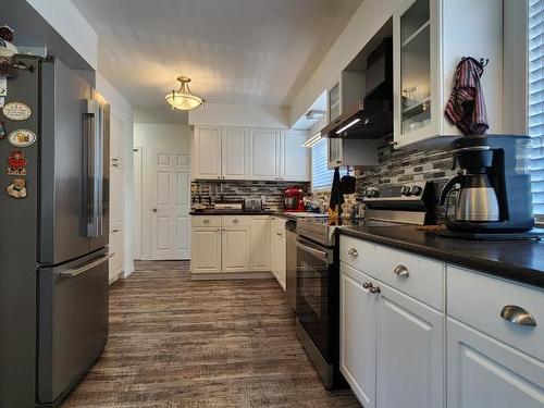 723 Elm Street, Ashcroft, BC - Indoor Photo Showing Kitchen