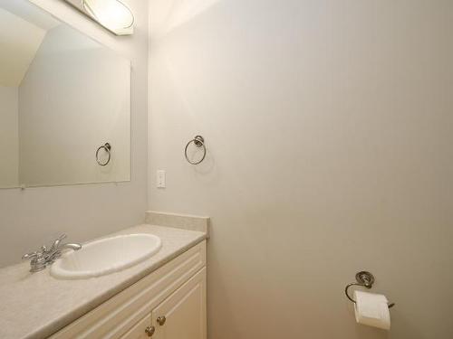 715 Bramble Crt, Kamloops, BC - Indoor Photo Showing Bathroom