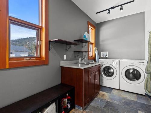 2565 Mountain View Drive, Sun Peaks, BC - Indoor Photo Showing Laundry Room