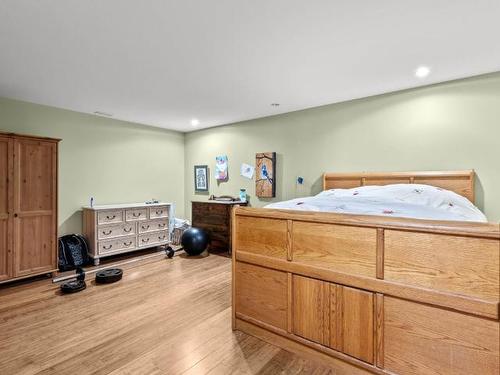 2565 Mountain View Drive, Sun Peaks, BC - Indoor Photo Showing Bedroom