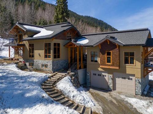 2565 Mountain View Drive, Sun Peaks, BC - Outdoor With Facade