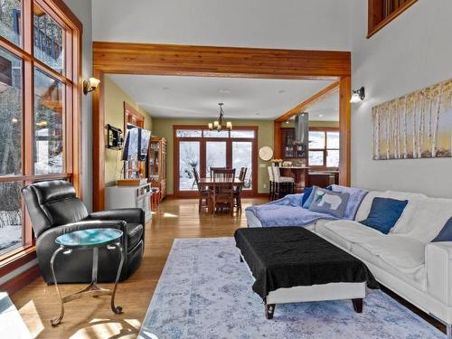 2565 Mountain View Drive, Sun Peaks, BC - Indoor Photo Showing Living Room
