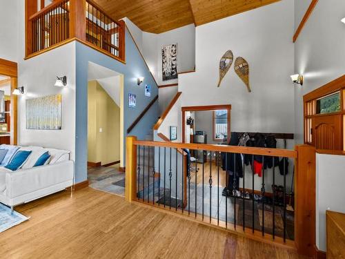 2565 Mountain View Drive, Sun Peaks, BC - Indoor Photo Showing Other Room