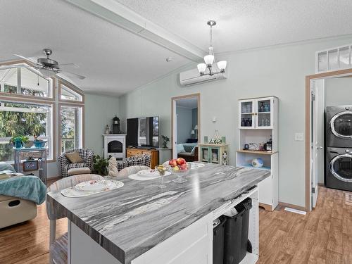 2715 Fraser Road, North Shuswap, BC - Indoor Photo Showing Kitchen