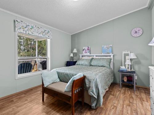 2715 Fraser Road, North Shuswap, BC - Indoor Photo Showing Bedroom