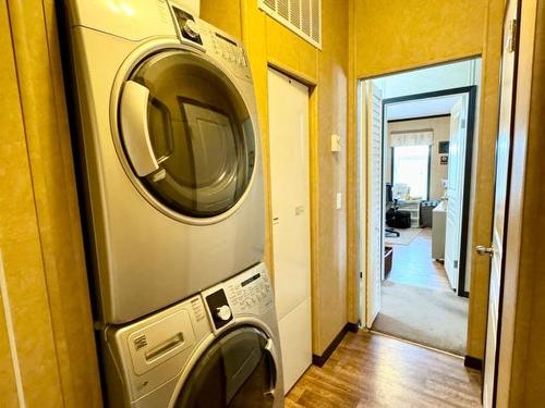 2581 Spring Bank Ave, Merritt, BC - Indoor Photo Showing Laundry Room
