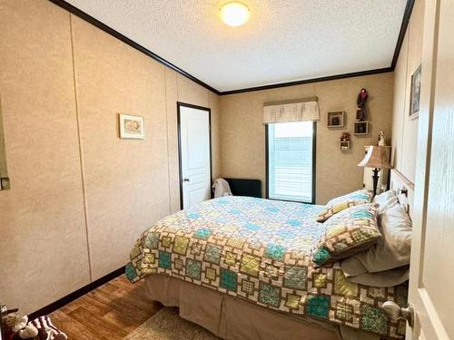 2581 Spring Bank Ave, Merritt, BC - Indoor Photo Showing Bedroom