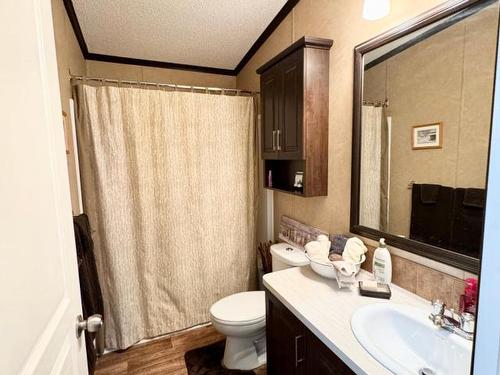 2581 Spring Bank Ave, Merritt, BC - Indoor Photo Showing Bathroom
