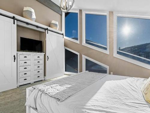 4157 Sundance Drive, Sun Peaks, BC - Indoor Photo Showing Bedroom