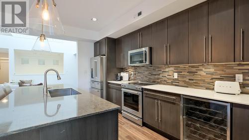 3880 Truswell Road Unit# 125, Kelowna, BC - Indoor Photo Showing Kitchen With Upgraded Kitchen