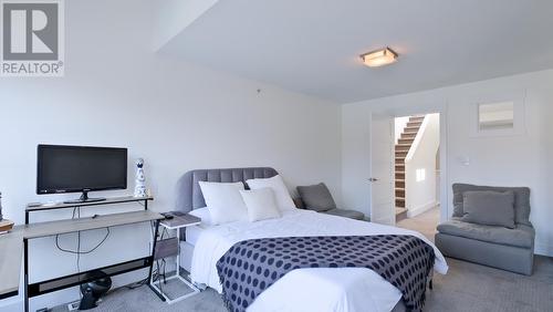 3880 Truswell Road Unit# 125, Kelowna, BC - Indoor Photo Showing Bedroom