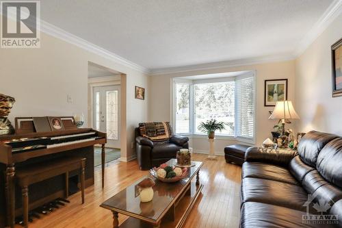 1505 Forest Valley Drive, Ottawa, ON - Indoor Photo Showing Living Room