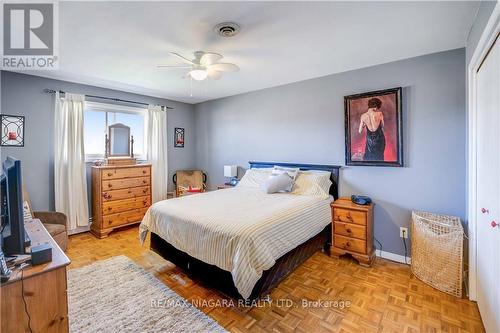 176 Loyalist Drive, Welland, ON - Indoor Photo Showing Bedroom