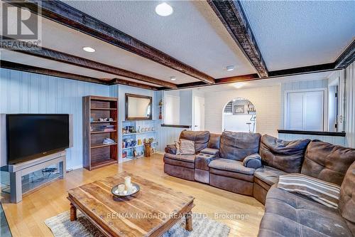 176 Loyalist Drive, Welland, ON - Indoor Photo Showing Living Room