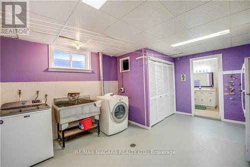 176 Loyalist Drive, Welland, ON - Indoor Photo Showing Laundry Room