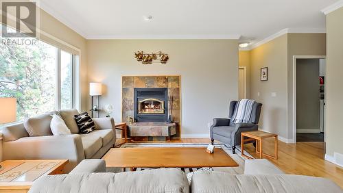 2188 Bennett Road, Kelowna, BC - Indoor Photo Showing Living Room With Fireplace