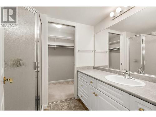 980 Glenwood Avenue Unit# 208, Kelowna, BC - Indoor Photo Showing Bathroom