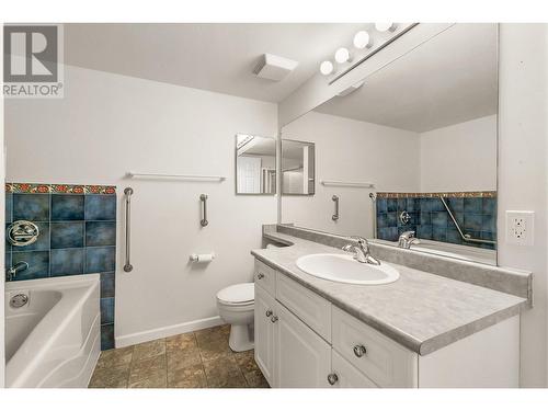 980 Glenwood Avenue Unit# 208, Kelowna, BC - Indoor Photo Showing Bathroom