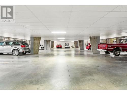 980 Glenwood Avenue Unit# 208, Kelowna, BC - Indoor Photo Showing Garage