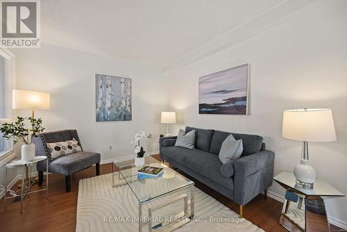606 Galloway Cres, Mississauga, ON - Indoor Photo Showing Living Room