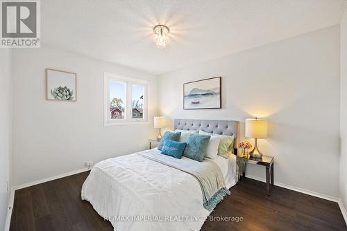 606 Galloway Cres, Mississauga, ON - Indoor Photo Showing Bedroom