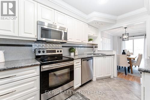 #60 -2670 Battleford Rd, Mississauga, ON - Indoor Photo Showing Kitchen With Upgraded Kitchen