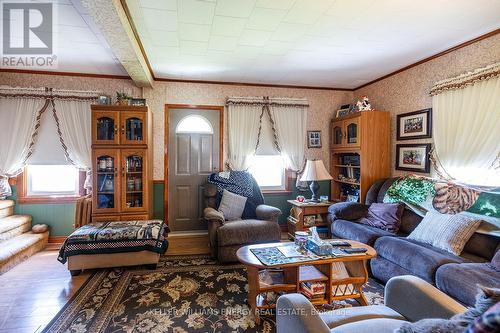 2059 Maple Grove Rd, Clarington, ON - Indoor Photo Showing Living Room