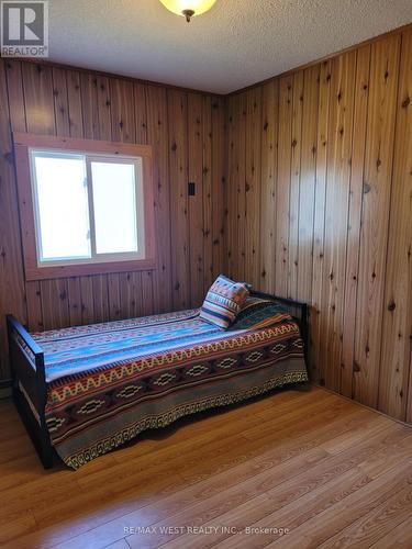 16 Fredrick Avenue, Tiny, ON - Indoor Photo Showing Bedroom