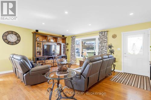 1690 Wallbridge Loyalist Road, Quinte West, ON - Indoor Photo Showing Living Room