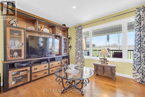 1690 Wallbridge Loyalist Road, Quinte West, ON - Indoor Photo Showing Living Room