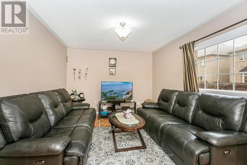15 Quailvalley Drive, Brampton, ON - Indoor Photo Showing Living Room