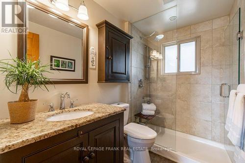 445 Beaver Lake Road, Galway-Cavendish And Harvey, ON - Indoor Photo Showing Bathroom