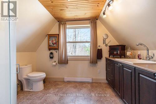 445 Beaver Lake Rd, Galway-Cavendish And Harvey, ON - Indoor Photo Showing Bathroom