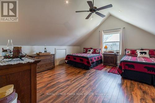 445 Beaver Lake Rd, Galway-Cavendish And Harvey, ON - Indoor Photo Showing Bedroom