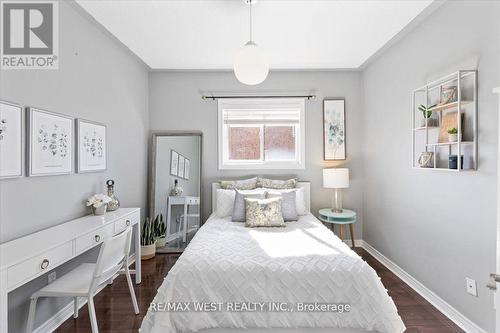 22 Ash Crt, Brampton, ON - Indoor Photo Showing Bedroom