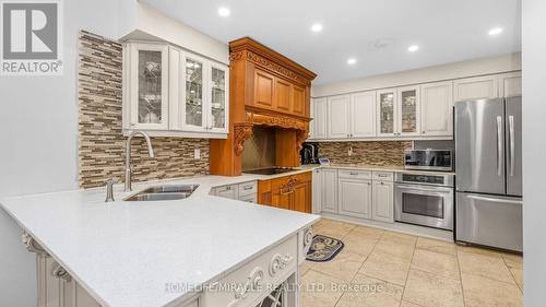 171 Edenbrook Hill Dr, Brampton, ON - Indoor Photo Showing Kitchen With Double Sink With Upgraded Kitchen