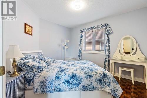 5100 Fallingbrook Drive, Mississauga, ON - Indoor Photo Showing Bedroom