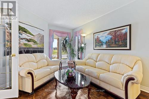 5100 Fallingbrook Drive, Mississauga, ON - Indoor Photo Showing Living Room