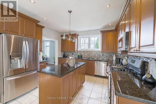 106 Montgomery Ave, Whitby, ON - Indoor Photo Showing Kitchen With Stainless Steel Kitchen With Upgraded Kitchen