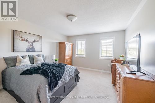 106 Montgomery Ave, Whitby, ON - Indoor Photo Showing Bedroom