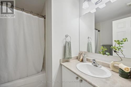 116 Harrongate Pl, Whitby, ON - Indoor Photo Showing Bathroom