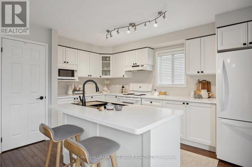 116 Harrongate Place, Whitby, ON - Indoor Photo Showing Kitchen