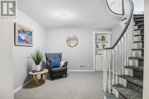 325 Rannie Rd, Newmarket, ON - Indoor Photo Showing Other Room