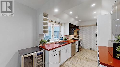 #Th 23 -100 Arbors Lane, Vaughan, ON - Indoor Photo Showing Kitchen